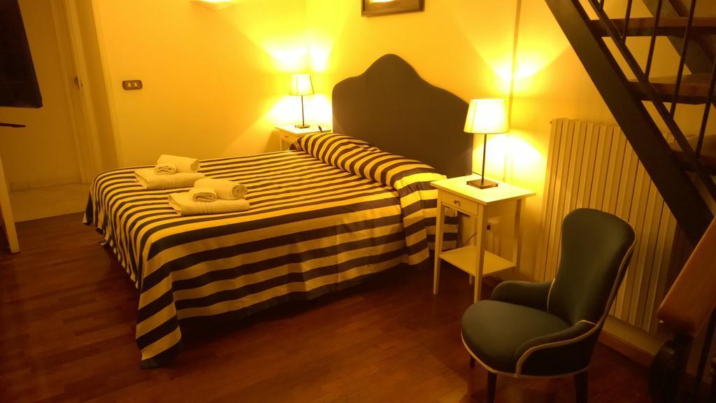 Palazzo Magnocavallo B&B Napels Kamer foto