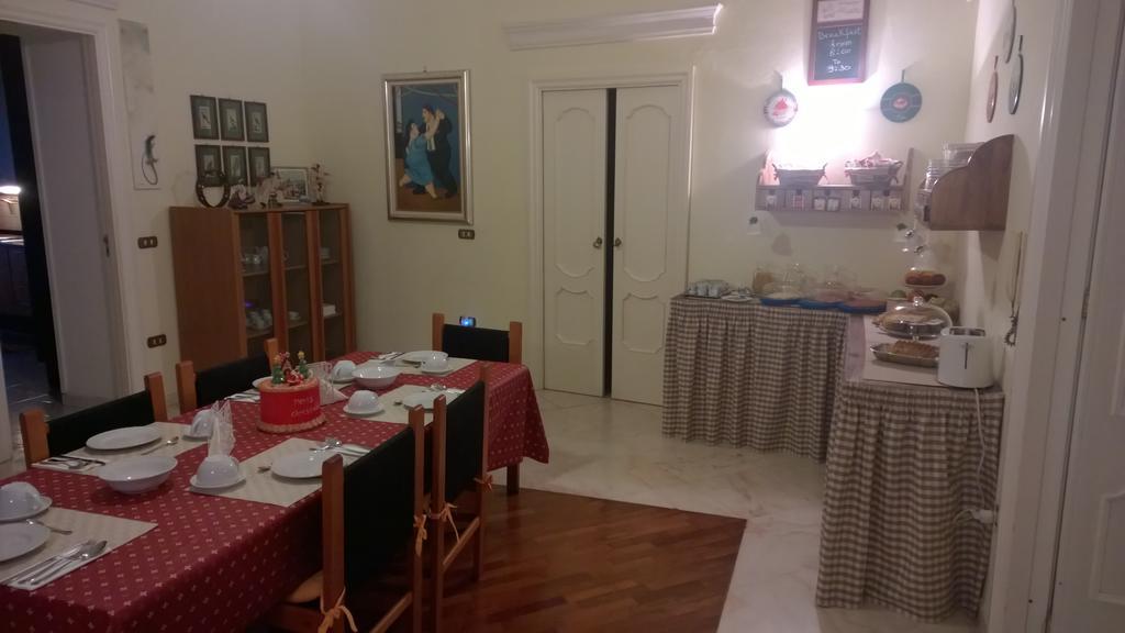 Palazzo Magnocavallo B&B Napels Buitenkant foto
