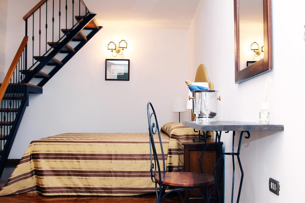 Palazzo Magnocavallo B&B Napels Kamer foto