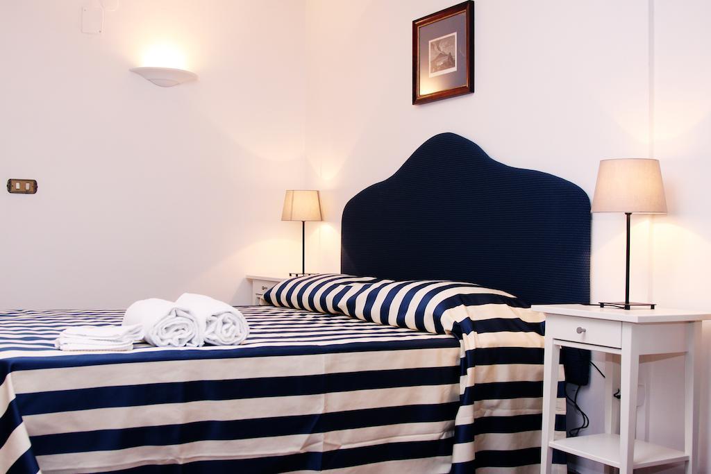 Palazzo Magnocavallo B&B Napels Kamer foto