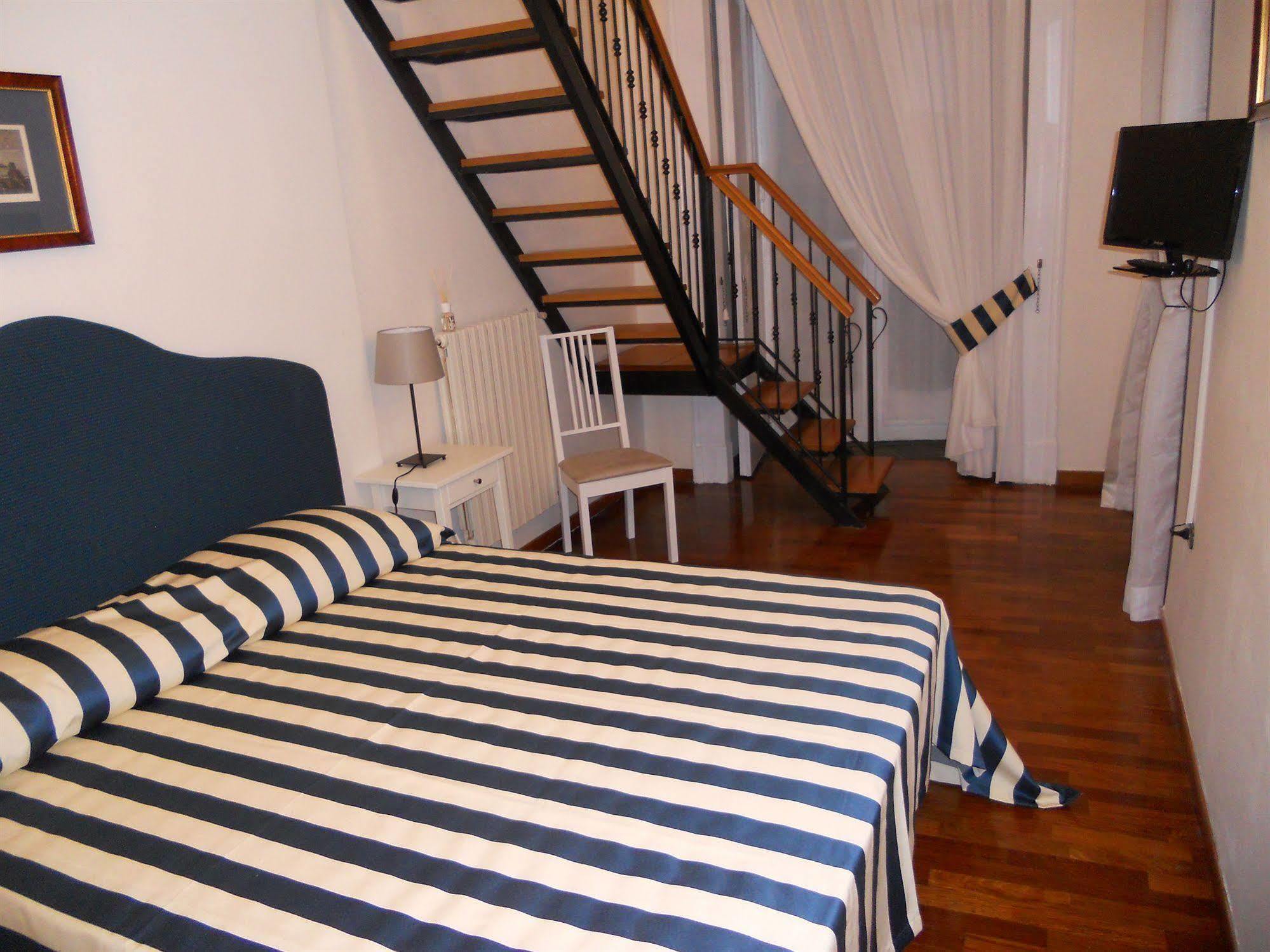 Palazzo Magnocavallo B&B Napels Buitenkant foto