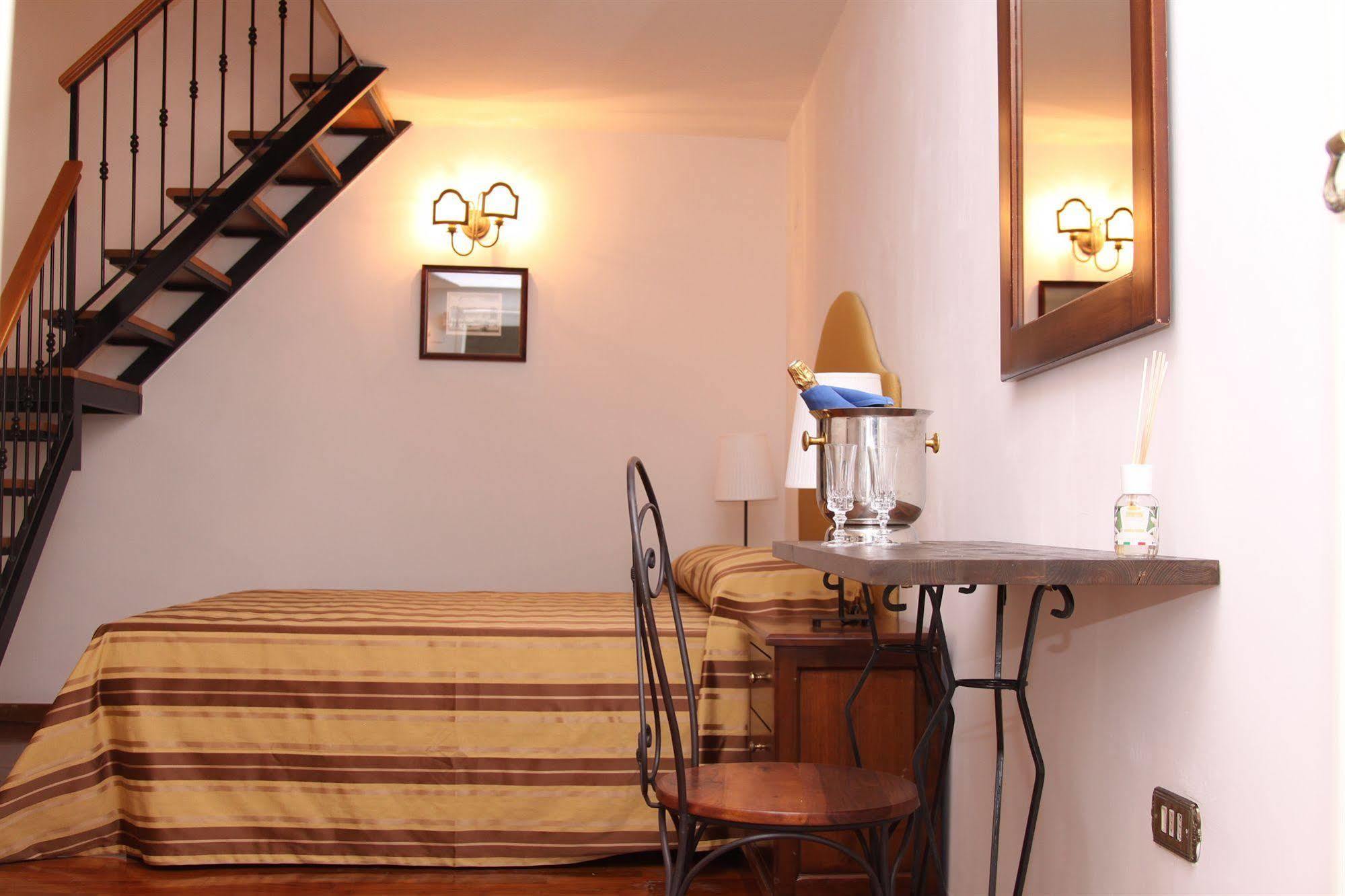Palazzo Magnocavallo B&B Napels Buitenkant foto