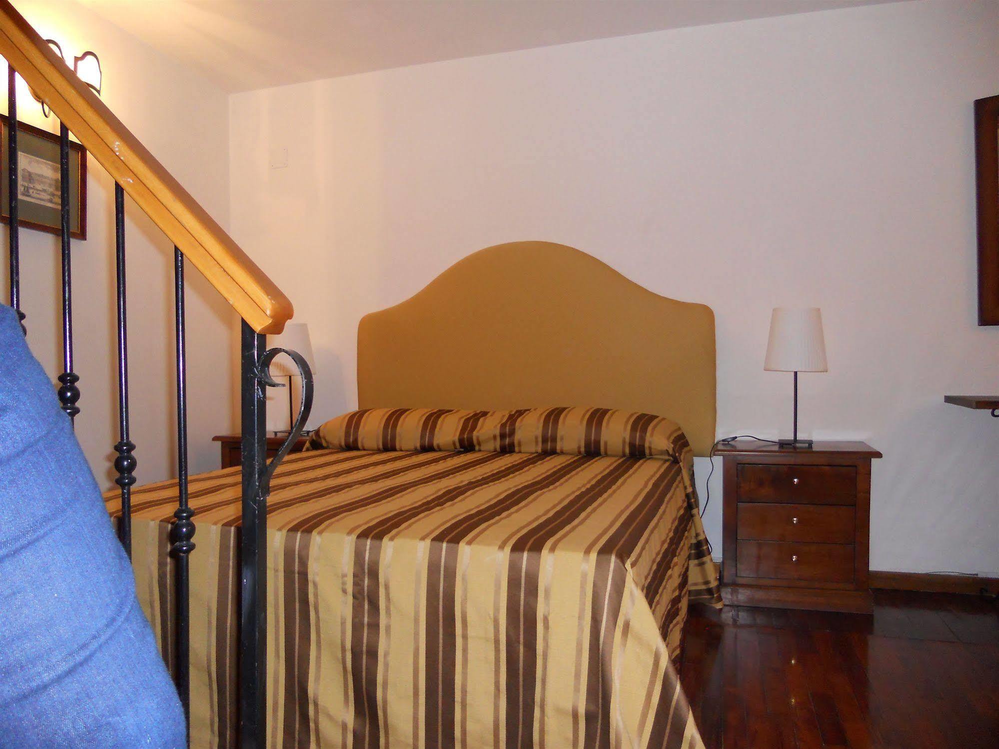 Palazzo Magnocavallo B&B Napels Buitenkant foto