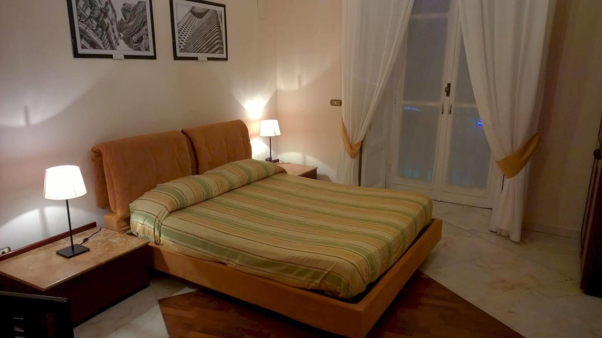 Palazzo Magnocavallo B&B Napels Buitenkant foto