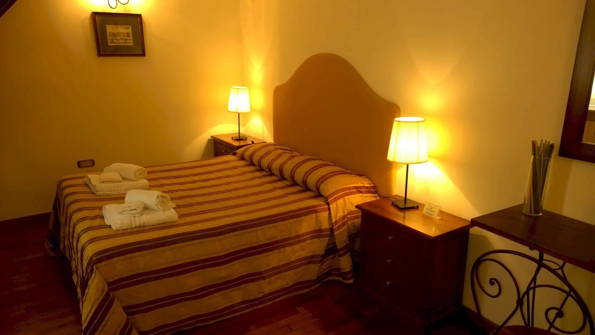 Palazzo Magnocavallo B&B Napels Buitenkant foto