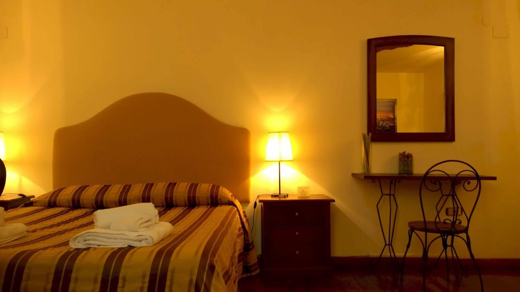 Palazzo Magnocavallo B&B Napels Buitenkant foto